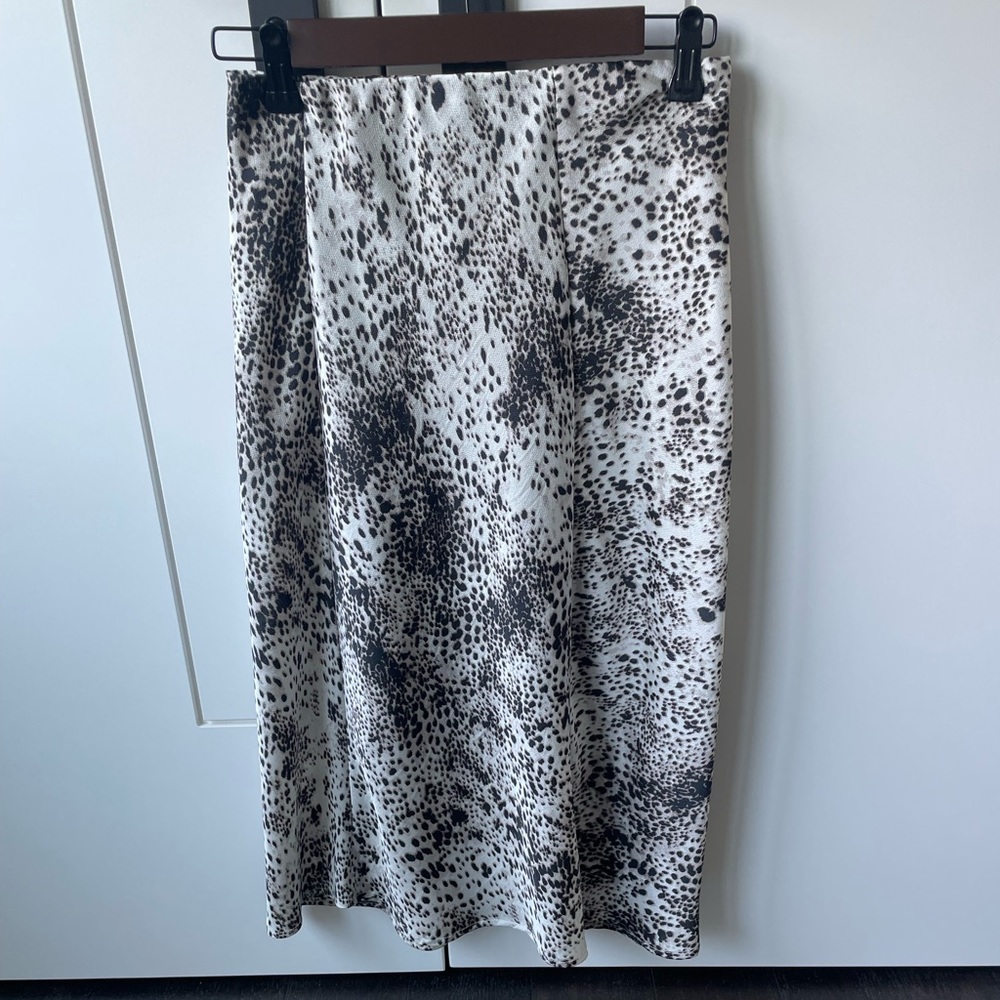 Slip skirt.